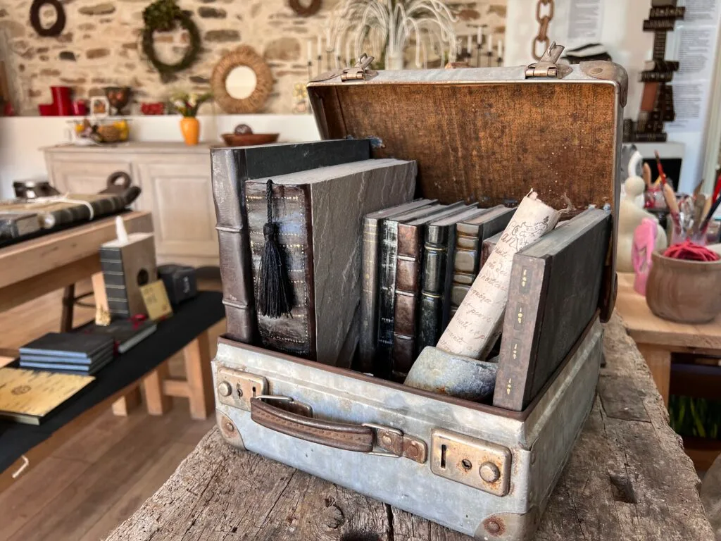 Des livres en pierre - © Vendée Gazette
