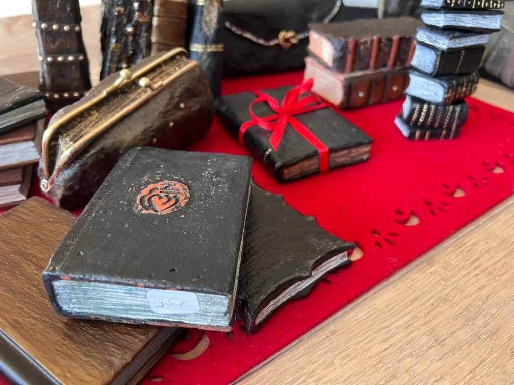 Des livres en pierre - © Vendée Gazette