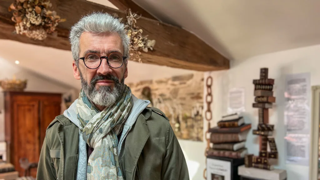 Pascal Clément, dans son atelier - © Vendée Gazette