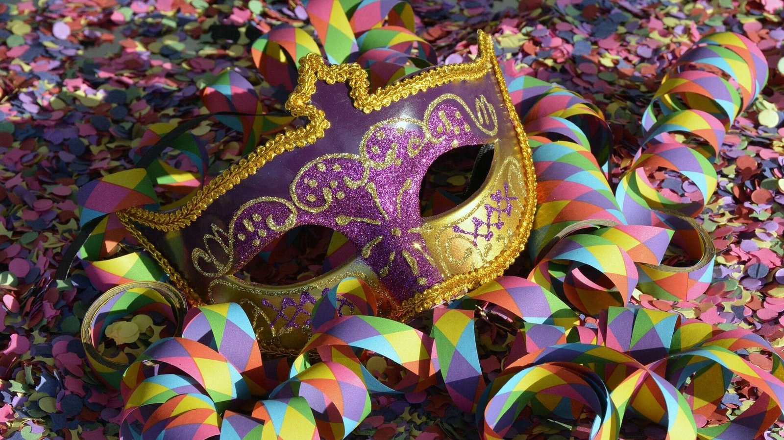 Masquer, Carnaval, Confetti.