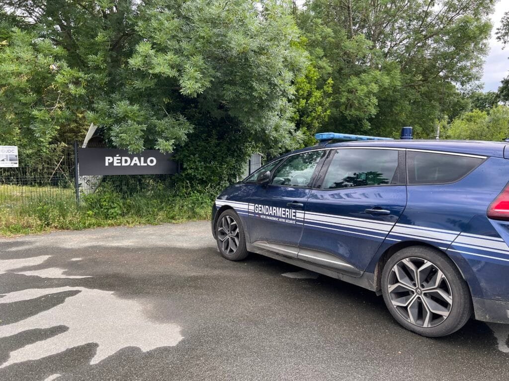 Les gendarmes mobilisés à la base nautique ce lundi 19 mai (Photo : Vendée Gazette)
