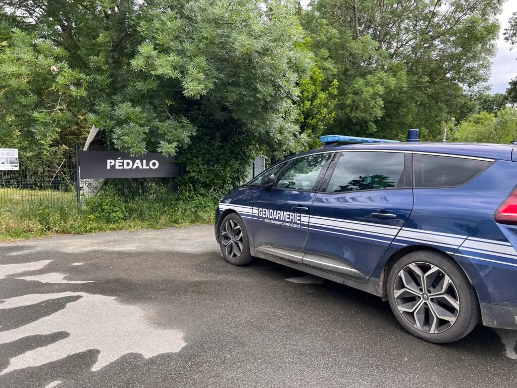 Les gendarmes mobilisés à la base nautique ce lundi 19 mai (Photo : Vendée Gazette)
