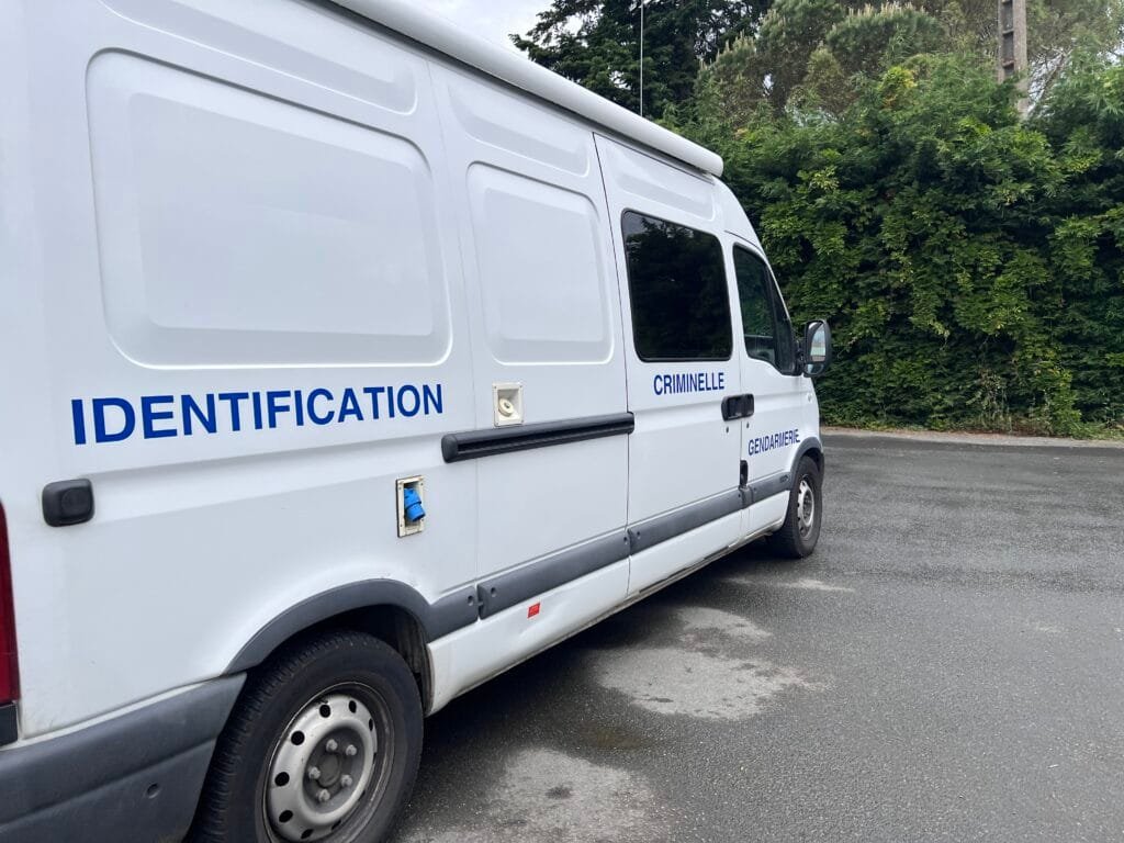 Les gendarmes mobilisés à la base nautique ce lundi 19 mai - Photo : Vendée Gazette