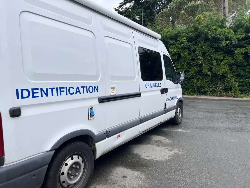 Les gendarmes mobilisés à la base nautique ce lundi 19 mai - Photo : Vendée Gazette